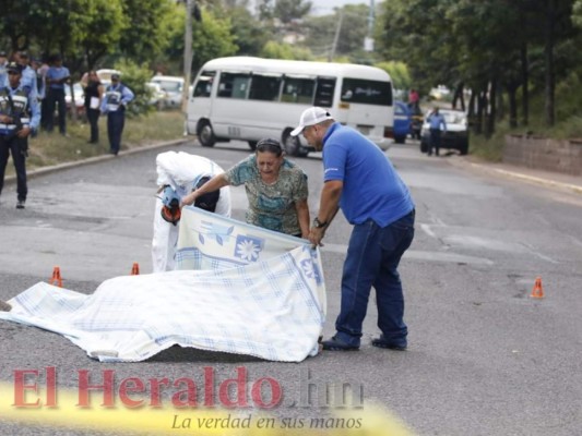 Desgarradoras imágenes: Dolor, llanto y conmoción de familiares de conductor asesinado en el bulevar FFAA