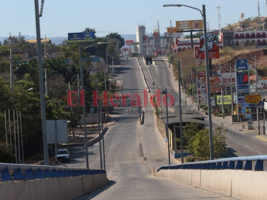 Unos con hambre, otros con miedo, capitalinos se encierran por coronavirus