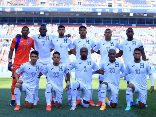 Dos jugadores de la Selección de Honduras se bajan del avión; no tenían esquema de vacunación  