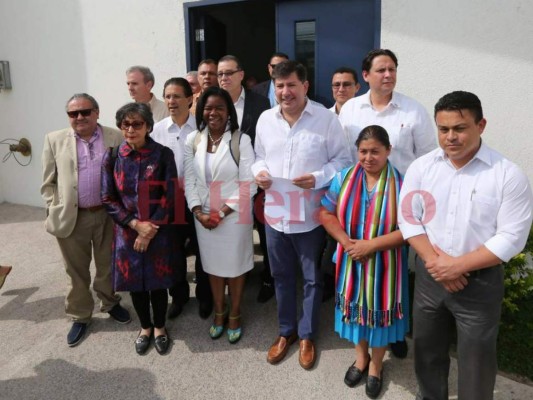 Partidos políticos le dan la bienvenida a mediadores de la ONU