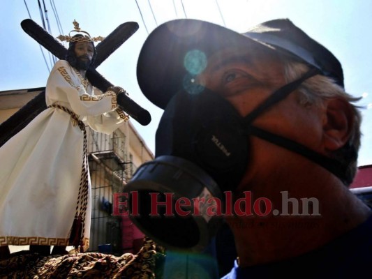 FOTOS: Iglesia revive la pasión y la fe con especial viacrucis el Viernes Santo