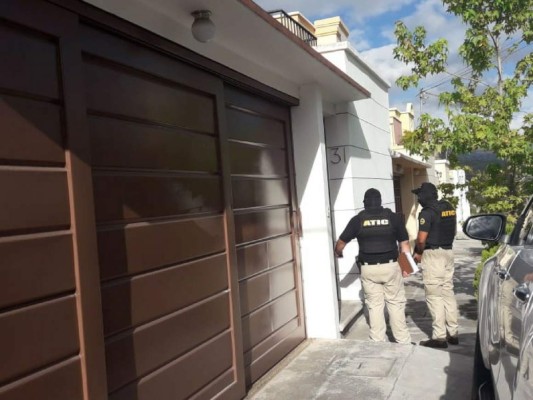 Aseguran lujosa residencia de uno de los nueve prófugos vinculados al saqueo del IHSS