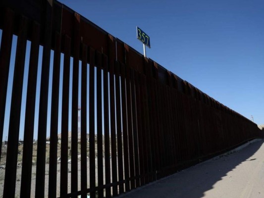 Hallan una niña de cinco años caminando sola en frontera entre México y EEUU