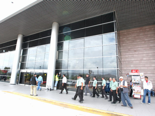 Pasajeros pagarán entre 68 y 71 dólares por entrar y salir del país