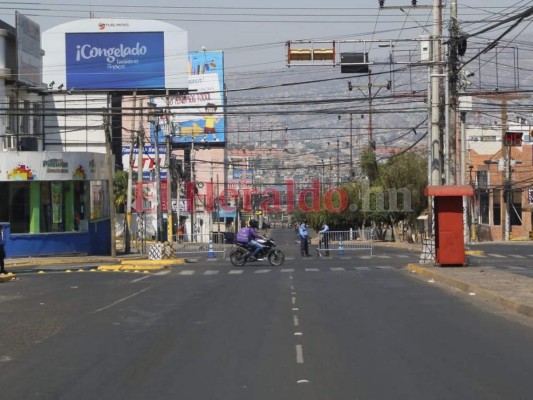 Unos con hambre, otros con miedo, capitalinos se encierran por coronavirus
