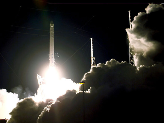 Cápsula Dragón de SpaceX atraca en estación Espacial Internacional