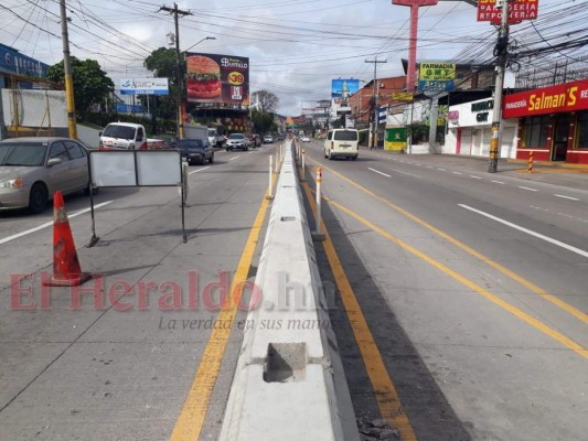 Instalan barreras de concreto a la altura del Aeropuerto Internacional Toncontín