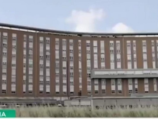 Los inquietantes mensajes que delatan al médico acusado de matar a pacientes con covid-19 para liberar camas (FOTOS)