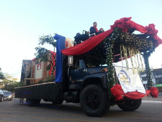 Hermoso desfile de carrosas en la capital hondureña