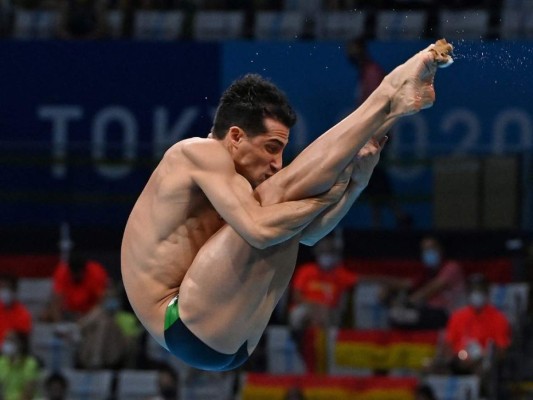 El mexicano Rommel Pacheco clasifica a semifinales de clavados en Tokio