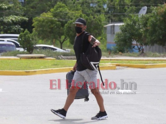 Troglio llega a San Pedro Sula y evita dar declaraciones: 'Los dirigentes nos dijeron que no'  