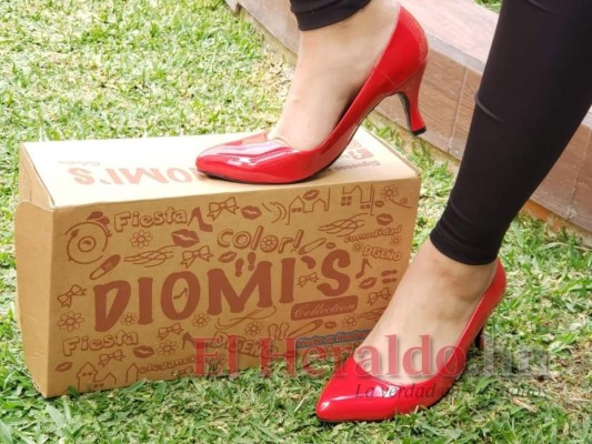 'Diomi's Collection': Los estilos que ofrece el emprendimiento de calzado hondureño en la capital