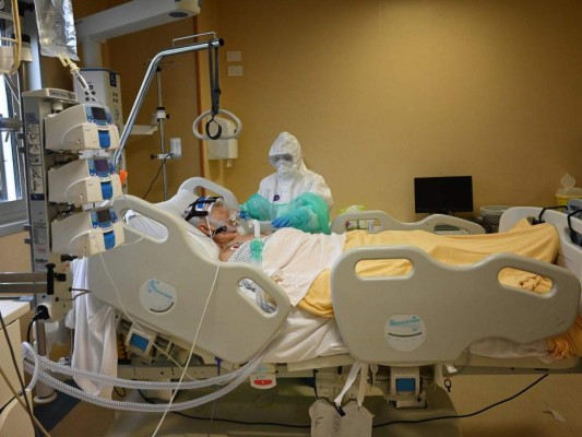 El número de enfermos de coronavirus baja por primera vez en Italia