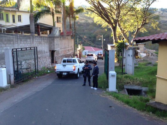 Allanan casa del expresidente Porfirio Lobo Sosa durante captura de Rosa Elena