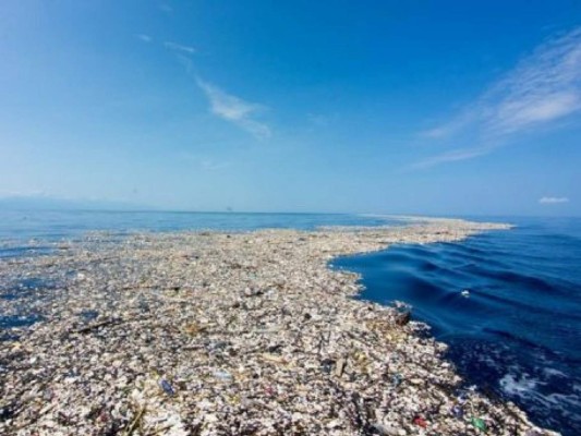 Isla de basura en Mar Caribe hondureño resalta y causa alarma en el mundo