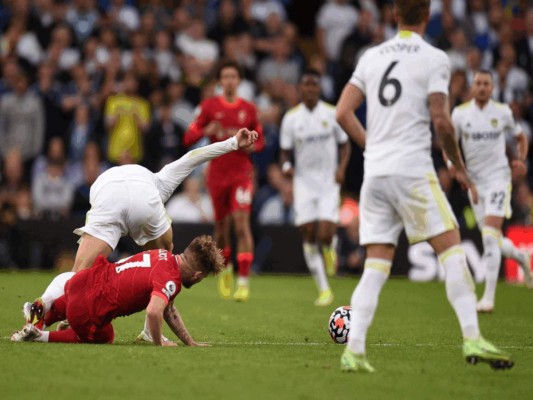 La espeluznante lesión de Harvey Elliott, mediocampista del Liverpool (Fotos)