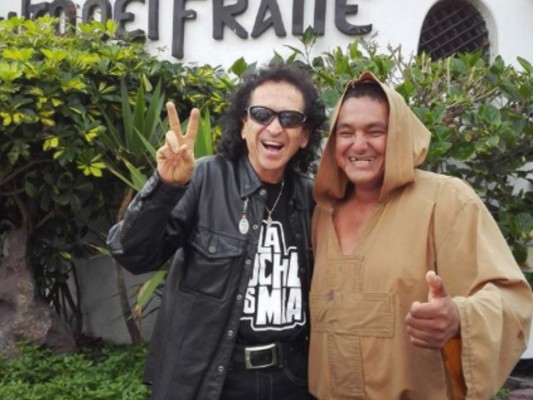 Alex Lora celebra 50 años de rock con concierto de 6 horas