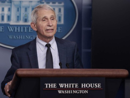 Primeros indicios sobre la gravedad de ómicron son 'alentadores', según Fauci
