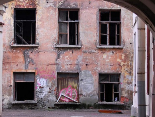 Encierran en 'casa embrujada' a quienes violan cuarentena &nbsp; &nbsp;&nbsp;