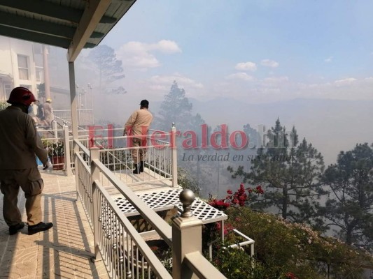 Las imágenes del incendio que afectó consulado de Portugal en El Hatillo