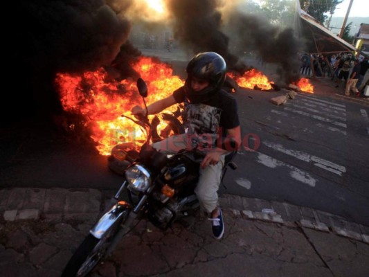 Seguirán protestando hasta que lo nombren presidente: Nasralla