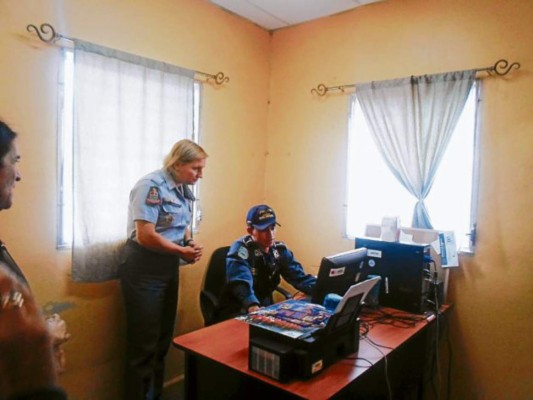 Expertos visitan 12 postas policiales