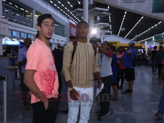 Sonrientes y emocionados, así viajaron los legionarios de la H tras vencer a Trinidad