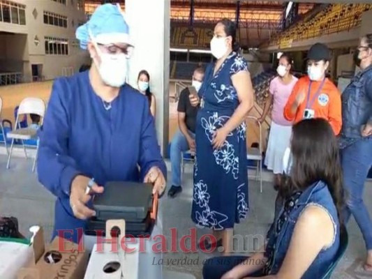 Así se desarrolló la jornada de vacunación a adolescentes en la capital (FOTOS)
