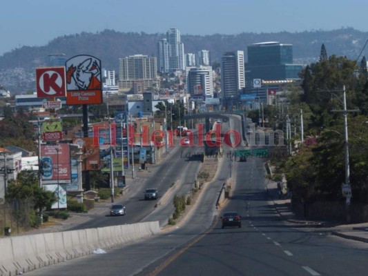 Unos con hambre, otros con miedo, capitalinos se encierran por coronavirus