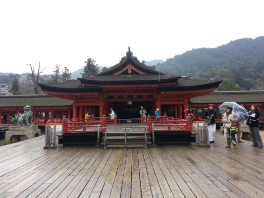 En la tierra de los ocho millones de dioses