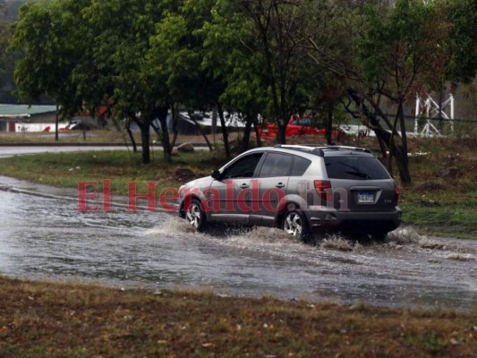 Fuertes lluvias e inundaciones deja ingreso de humedad en la capital (FOTOS)