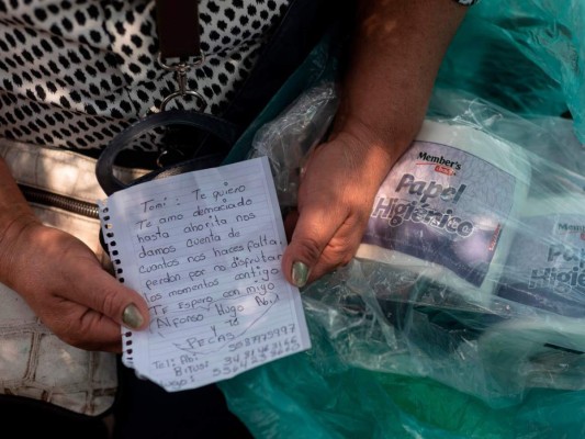 Con cartas, mexicanos envían aliento a parientes con Covid-19 (FOTOS)