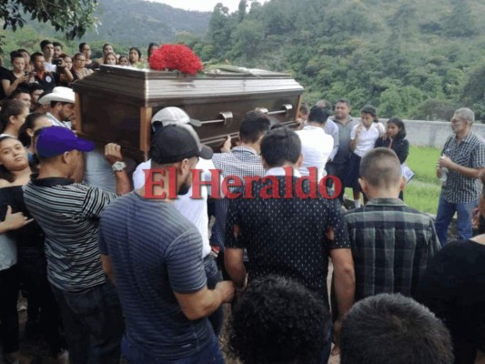 Triste adiós a joven universitario asesinado en Tegucigalpa