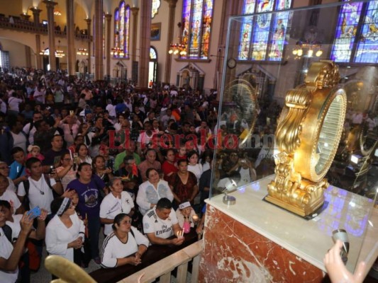Con devoción y alegría, feligreses empiezan a llegar a la Basílica de Suyapa