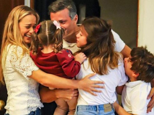 Leopoldo López ya está en Madrid junto a su familia y publica foto del reencuentro