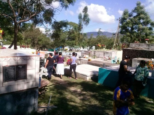 Hondureños conmemoran hoy el Día de los Muertos