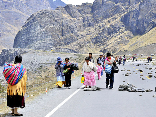 Bolivia penaliza uso de explosivos en protestas callejeras