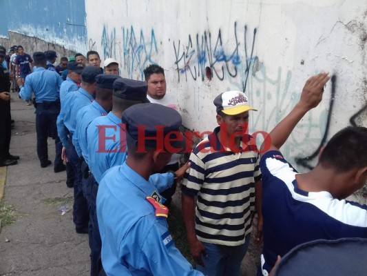 FOTOS: Ambientazo en las afueras de estadio Nacional a la espera de Motagua vs Olimpia