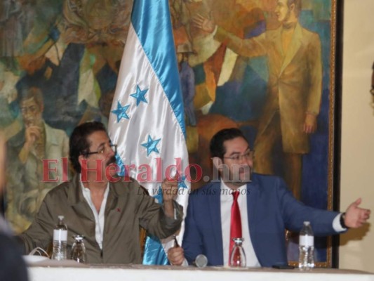 Así estamparon su firma 'Mel” Zelaya y Jorge Cálix para acabar con la crisis legislativa (Foto)