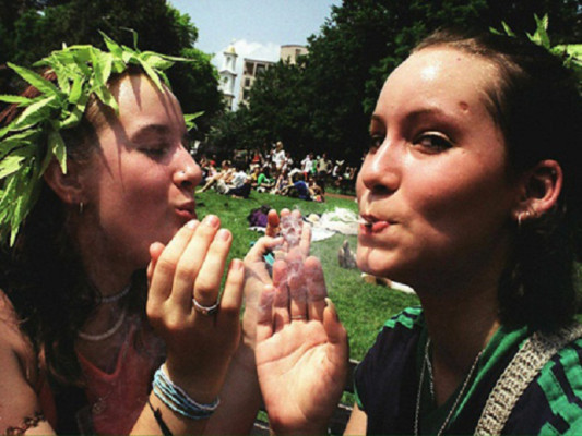 Fumarse un porro en casa ya es permitido en Washington