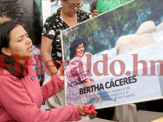 Capturan a policías que presentaron pruebas falsas en caso de Berta Cáceres