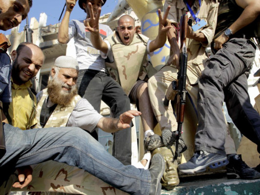 Exrebeldes libios buscan empleo en nuevo gobierno