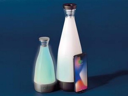 Presentan Gloo, la elegante estación de carga inalámbrica diseñada para ser pieza central de la casa