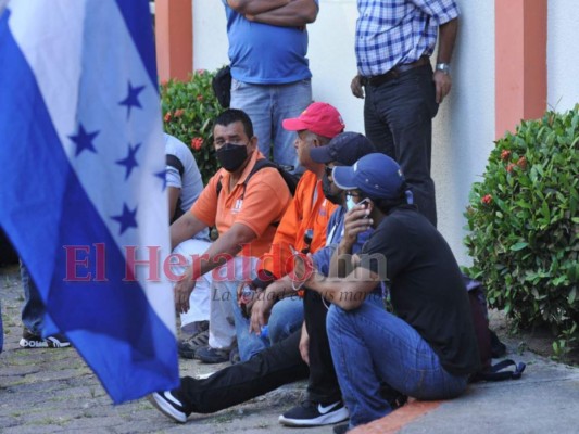 Fotos: Empleados de Hondutel se toman oficina principal para exigir pagos atrasados