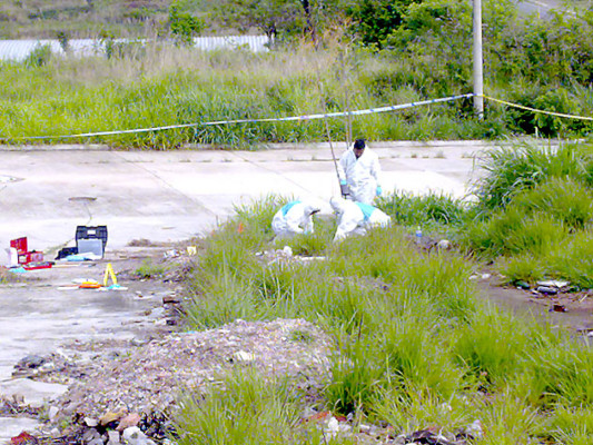 Investigadores retornan a escena del crimen de Villatoro