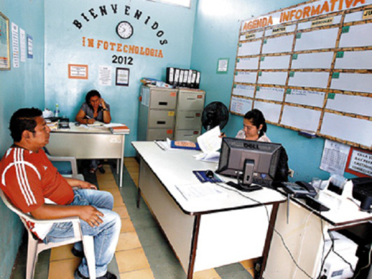 Directores asfixiados por cobros en Distrital