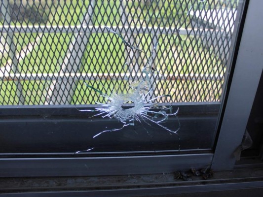 Ventanas rotas y paredes perforadas: los daños que dejó la balacera en Támara