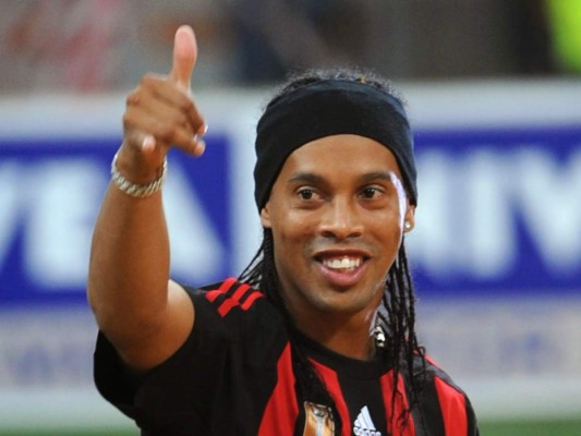 El exagerado precio de la nueva dentadura de Ronaldinho: 50 mil euros