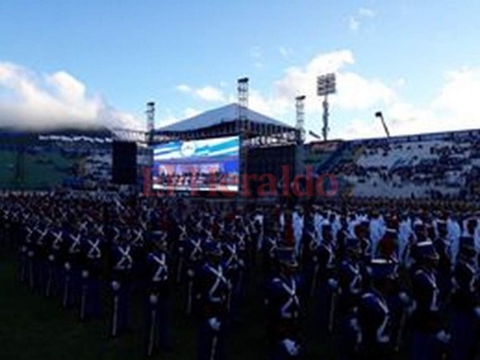 Ambiente de fiesta en el interior del Nacional previo a la toma de posesión de Juan Orlando Hernández