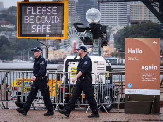 2020 termina al fin, pero el coronavirus altera su despedida